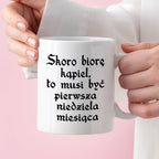 Kubek z nadrukiem "Skoro biorę kąpiel to musi być pierwsza. niedziela 