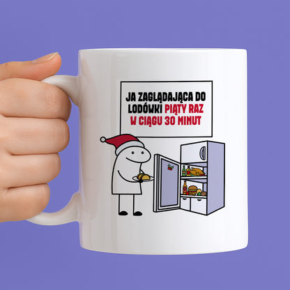 Kubek świąteczny mem "Ja zaglądająca do lodówki piąty raz w ciągu 30 minut"