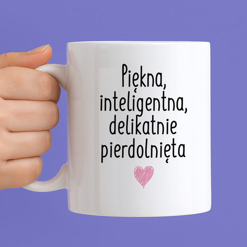 Kubek z nadrukiem "Piękna, inteligenta, delikatnie pierdolnięta"