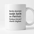 Kubek z nadrukiem - "Bardzo doceniam swoje życie za stabilność"