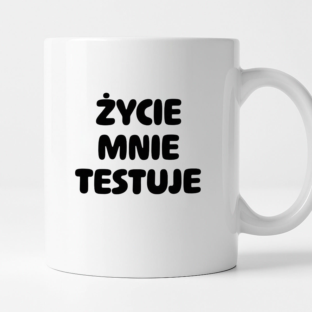 Kubek z nadrukiem - "Życie mnie testuje"