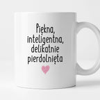Kubek z nadrukiem "Piękna, inteligenta, delikatnie pierdolnięta"