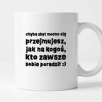 Kubek z nadrukiem "chyba zbyt mocno się przejmujesz, jak na kogoś, kto zawsze sobie poradził :)"
