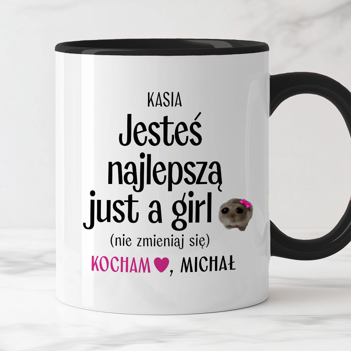 Kubek spersonalizowany z nadrukiem "Jesteś najlepszą just a girl (nie zmieniaj się)" [2 imiona] - WALENTYNKI