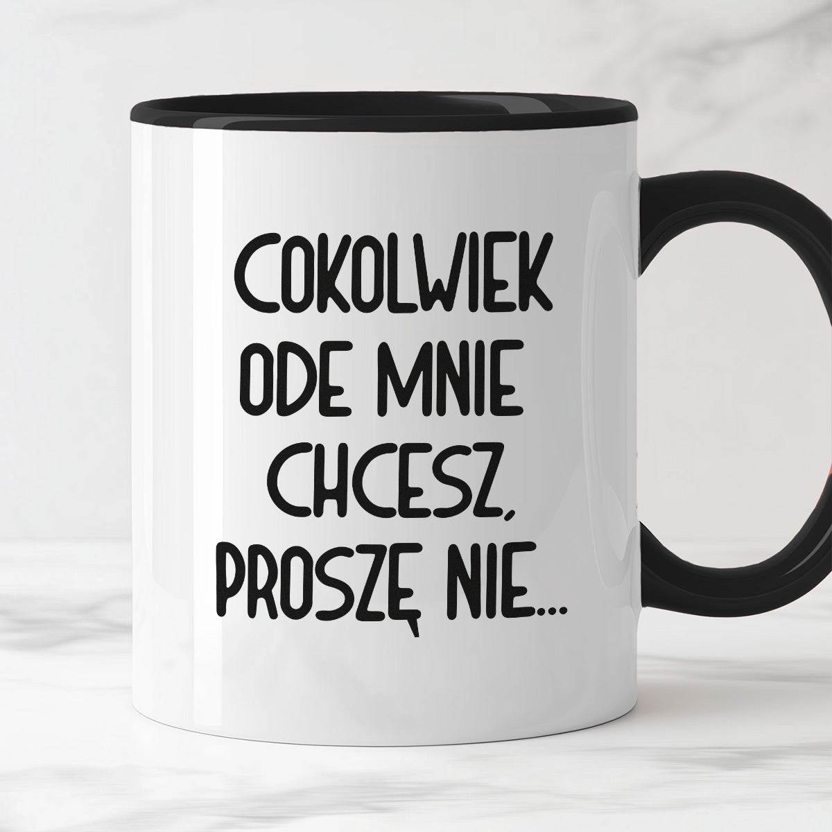 Kubek z nadrukiem "Cokolwiek ode mnie chcesz, proszę nie..."