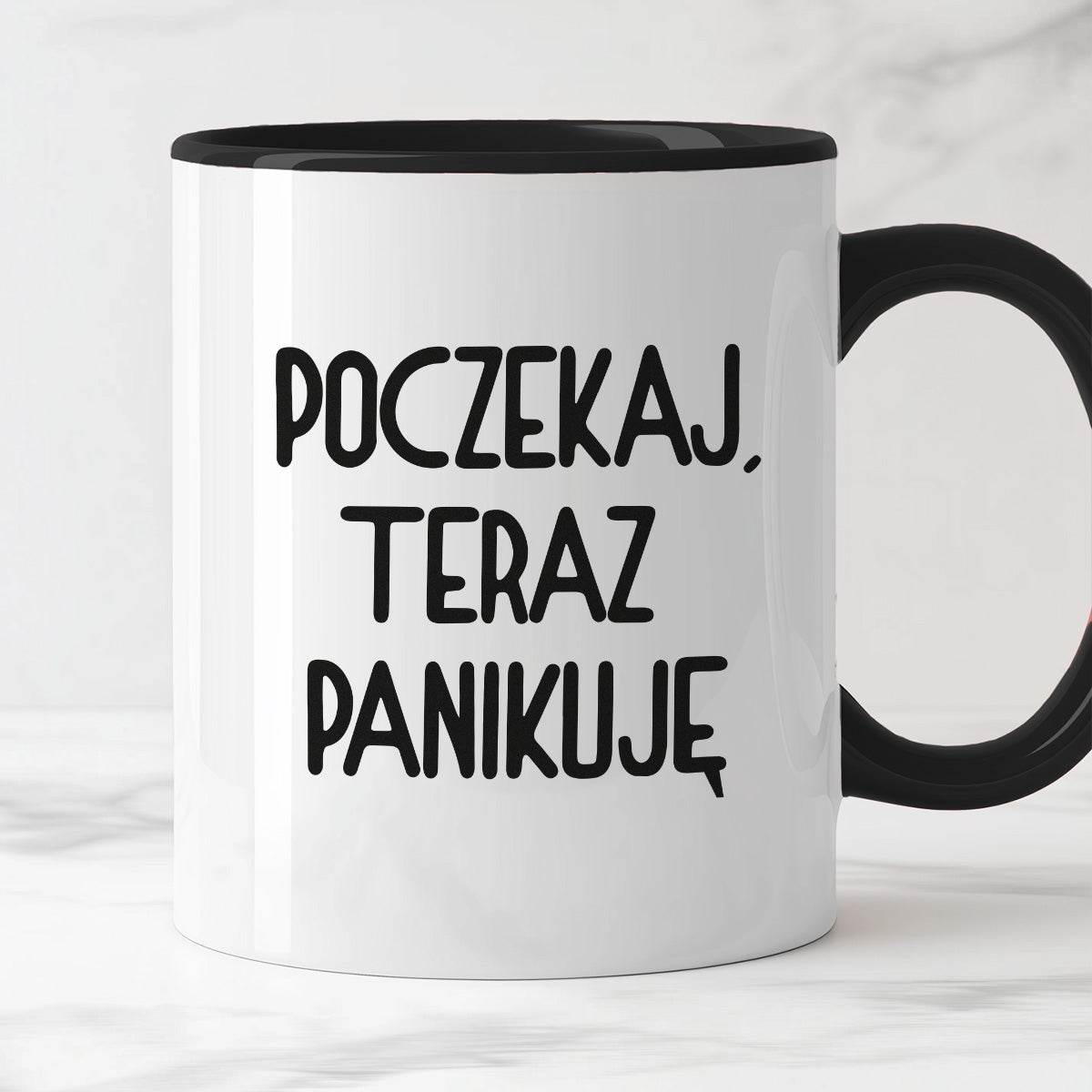 Kubek z nadrukiem "Poczekaj, teraz panikuję"