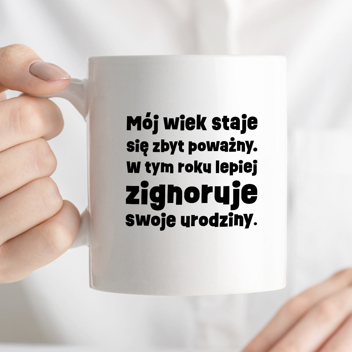Kubek z nadrukiem "mój wiek staje się zbyt poważny. W tym roku lepiej zignoruje swoje urodziny."