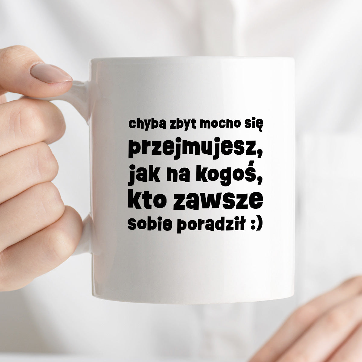 Kubek z nadrukiem "chyba zbyt mocno się przejmujesz, jak na kogoś, kto zawsze sobie poradził :)"