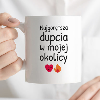 Kubek z nadrukiem - "Najgorętsza dupcia w mojej okolicy"