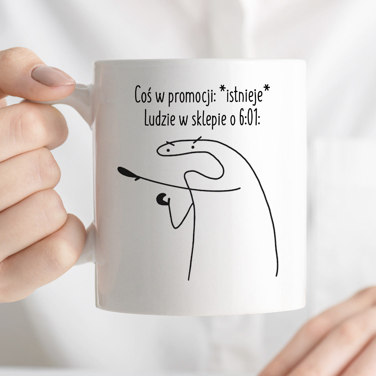 Kubek z nadrukiem "Coś w promocji: *istnieje*, ludzie w sklepie o 6:01:"