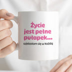 Kubek z nadrukiem - "Życie jest pełne pułapek - wjebałam się w każdą" - RÓŻ