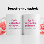 Kubek z nadrukiem - "Życie jest pełne pułapek - wjebałam się w każdą" - RÓŻ