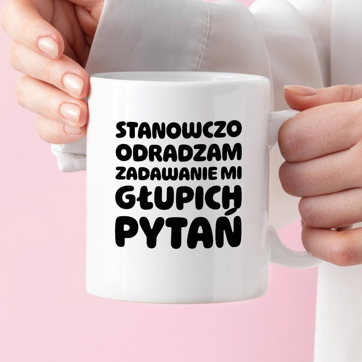 Kubek z nadrukiem "Stanowczo odradzam zadawanie mi głupich pytań"