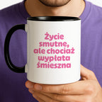 Kubek z nadrukiem "Życie smutne, ale chociaż wypłata śmieszna"