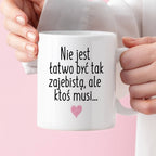 Kubek z nadrukiem "Nie jest łatwo być tak zajebistą, ale ktoś musi" FB