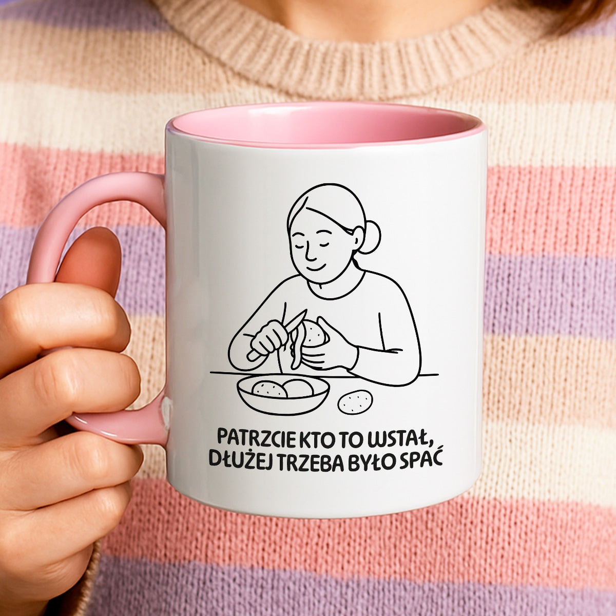 Kubek z nadrukiem "Patrzcie kto to wstał, dłużej trzeba było spać" - Cytaty MAMY - DZIEŃ MAMY