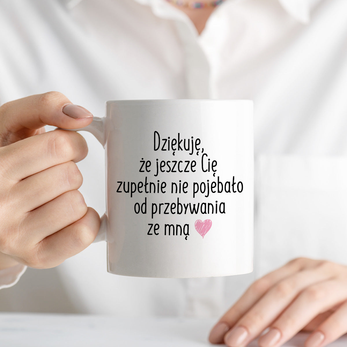 Kubek z nadrukiem "Dziękuję, że jeszcze Cię zupełnie nie pojebało od przebywania ze mną"