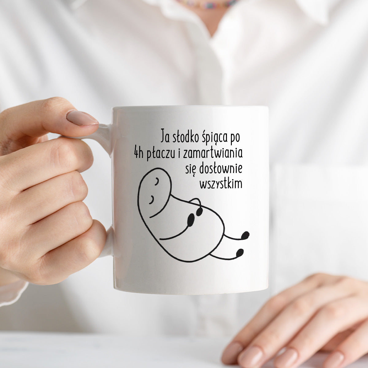 Kubek z nadrukiem "Ja słodko śpiąca po 4h płaczu i zamartwiania się dosłownie wszystkim"