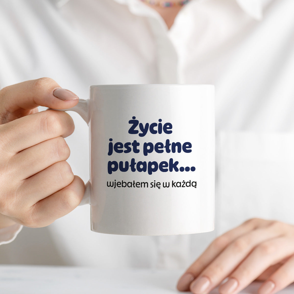Kubek z nadrukiem - "Życie jest pełne pułapek - wjebałem się w każdą"