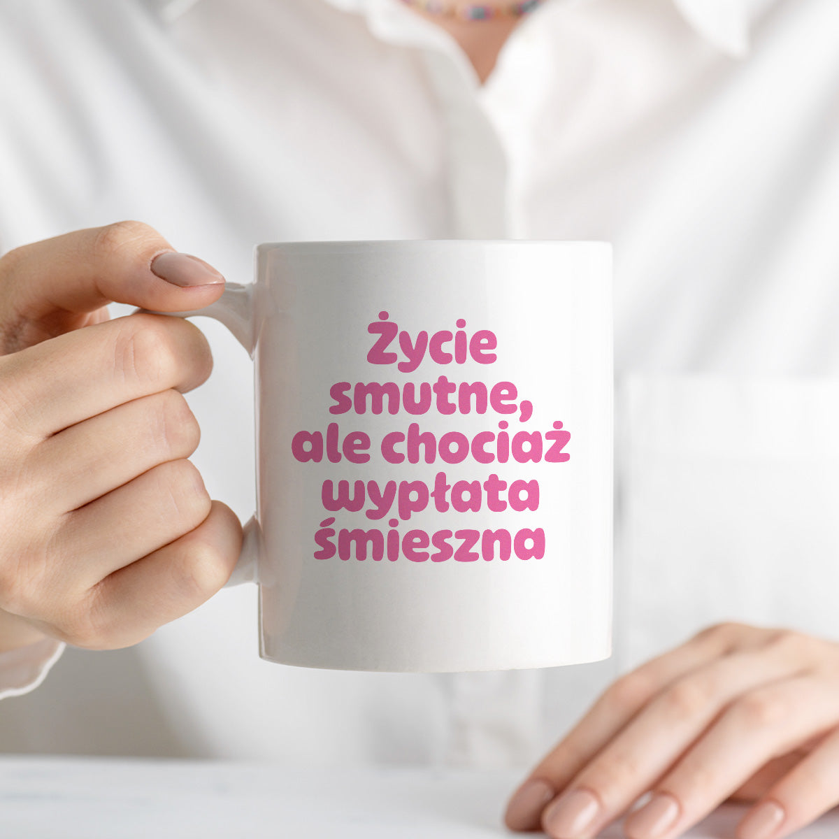 Kubek z nadrukiem "Życie smutne, ale chociaż wypłata śmieszna"