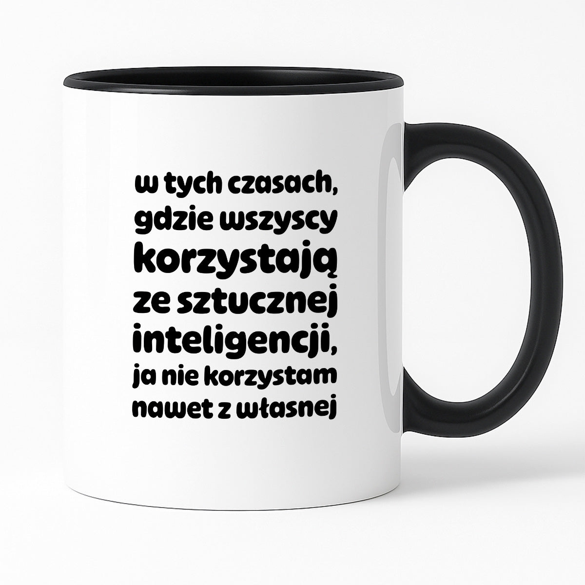 Kubek z nadrukiem "w tych czasach, gdzie wszyscy korzystają ze sztucznej inteligencji, ja nie korzystam nawet z własnej"