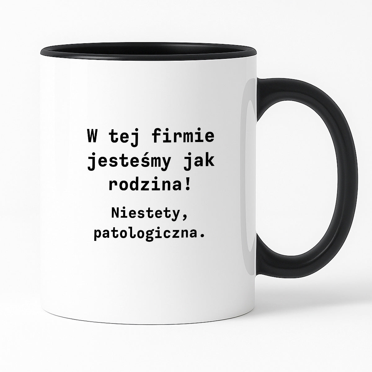 Kubek z nadrukiem "W tej firmie jestesmy jak rodzina! Niestety, patologiczna."