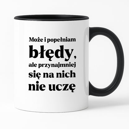 Kubek z nadrukiem - "Może i popełniam błędy, ale przynajmniej się na nich nie uczę"
