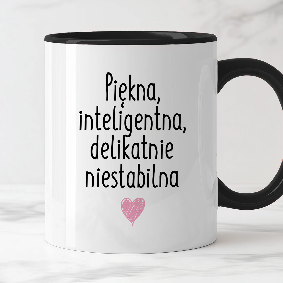 Kubek z nadrukiem "Piękna, inteligenta, delikatnie niestabilna"