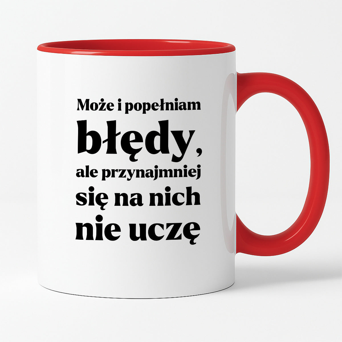 Kubek z nadrukiem - "Może i popełniam błędy, ale przynajmniej się na nich nie uczę"