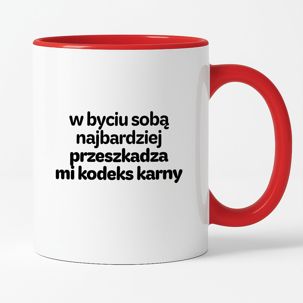 Kubek z nadrukiem - "w byciu sobą najbardziej przeszkadza mi kodeks karny"
