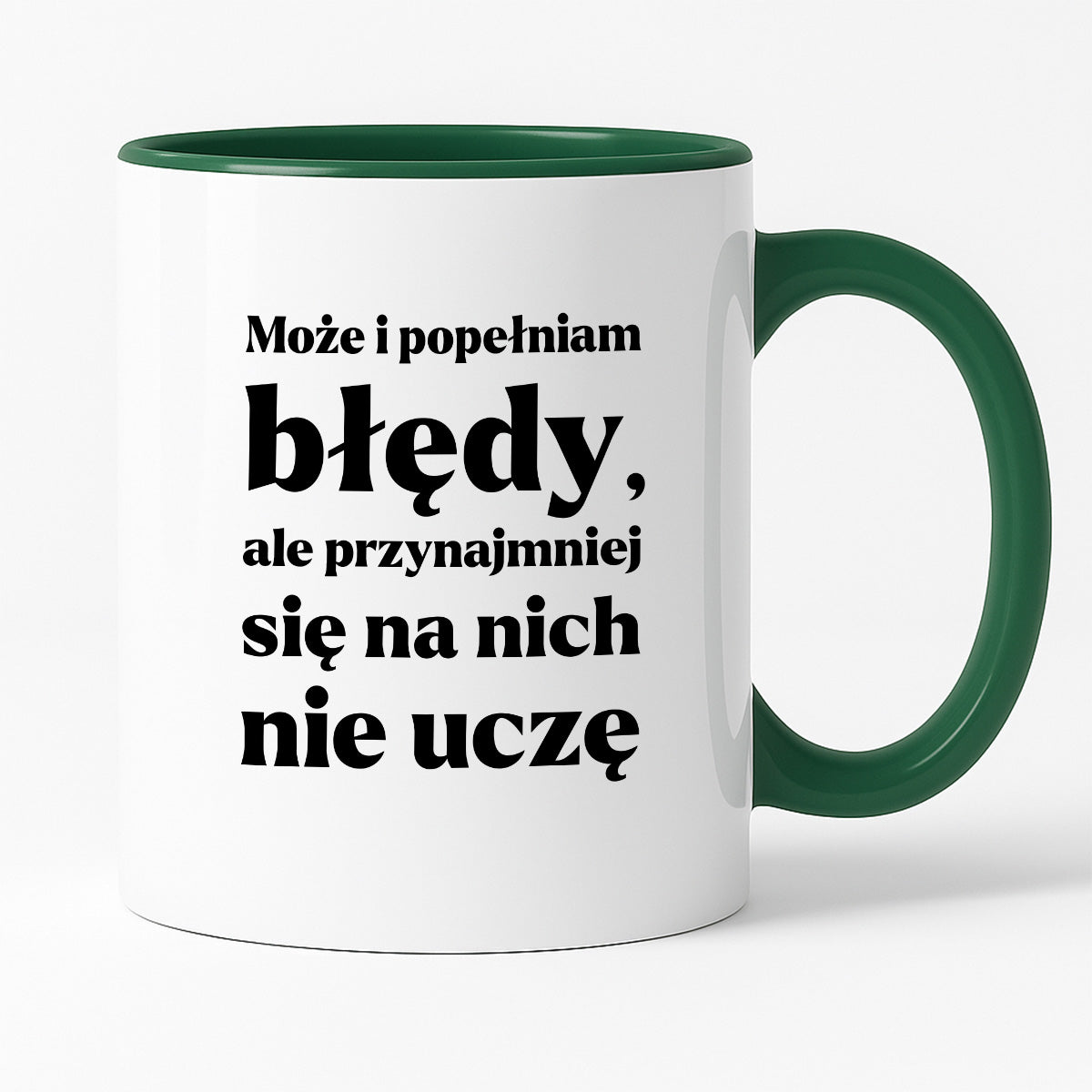 Kubek z nadrukiem - "Może i popełniam błędy, ale przynajmniej się na nich nie uczę"