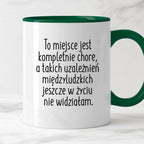 Kubek z nadrukiem "To miejsce jest kompletnie chore, a takich uzależni