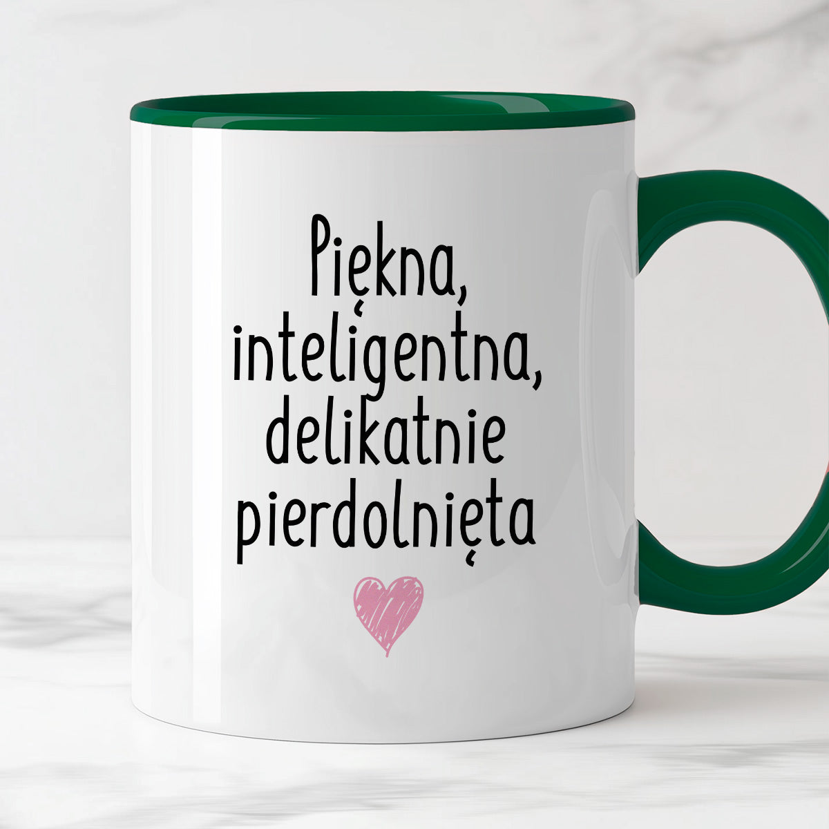 Kubek z nadrukiem "Piękna, inteligenta, delikatnie pierdolnięta"