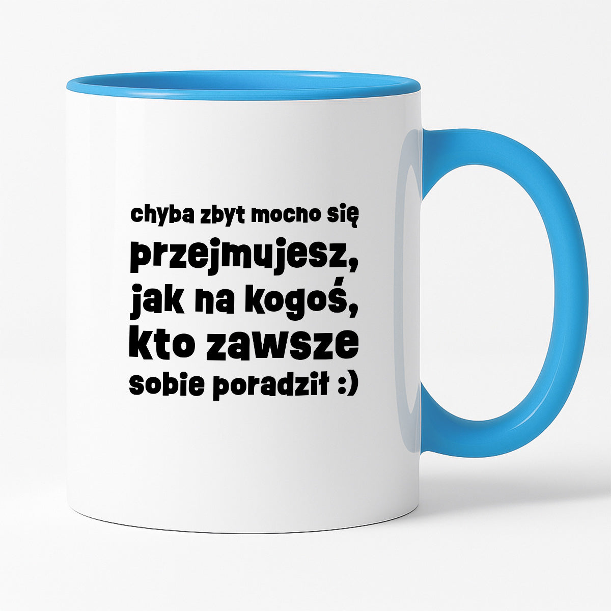 Kubek z nadrukiem "chyba zbyt mocno się przejmujesz, jak na kogoś, kto zawsze sobie poradził :)"