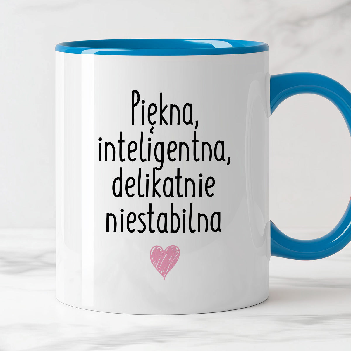 Kubek z nadrukiem "Piękna, inteligenta, delikatnie niestabilna"