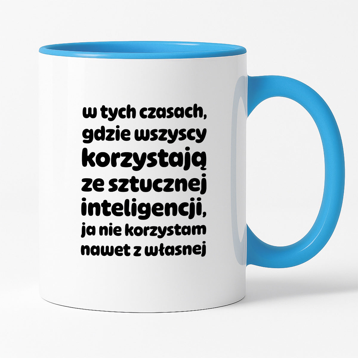 Kubek z nadrukiem "w tych czasach, gdzie wszyscy korzystają ze sztucznej inteligencji, ja nie korzystam nawet z własnej"