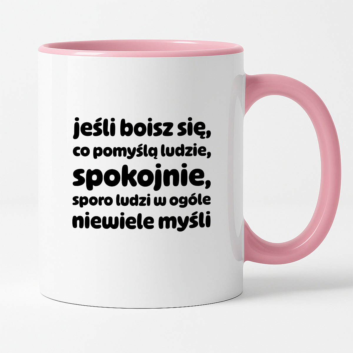 Kubek z nadrukiem "jeśli boisz się, co pomyślą ludzie, spokojnie, sporo ludzi w ogóle niewiele myśli"