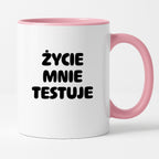 Kubek z nadrukiem - "Życie mnie testuje"