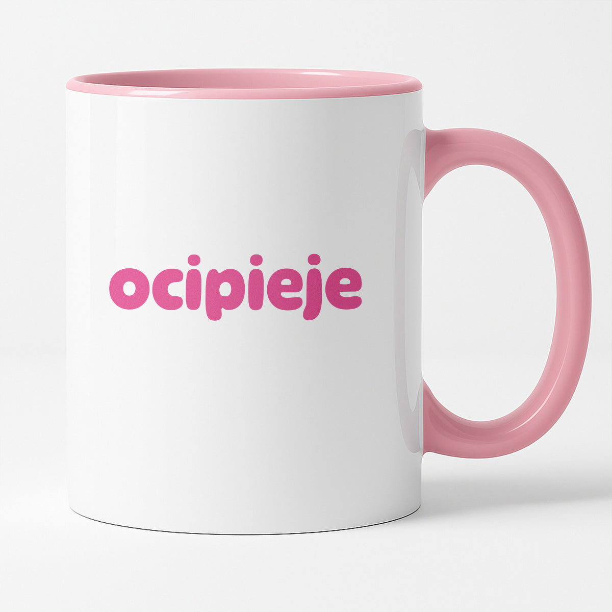 Kubek z nadrukiem "ocipieje"