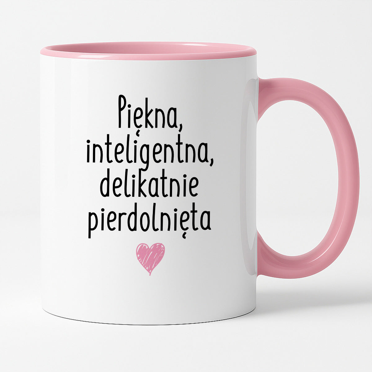 Kubek z nadrukiem "Piękna, inteligenta, delikatnie pierdolnięta"