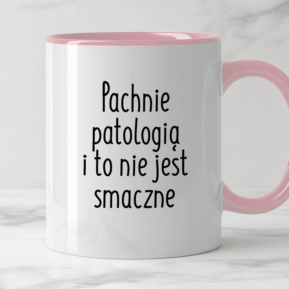 Kubek z nadrukiem "Pachnie patologią i to nie jest smaczne"