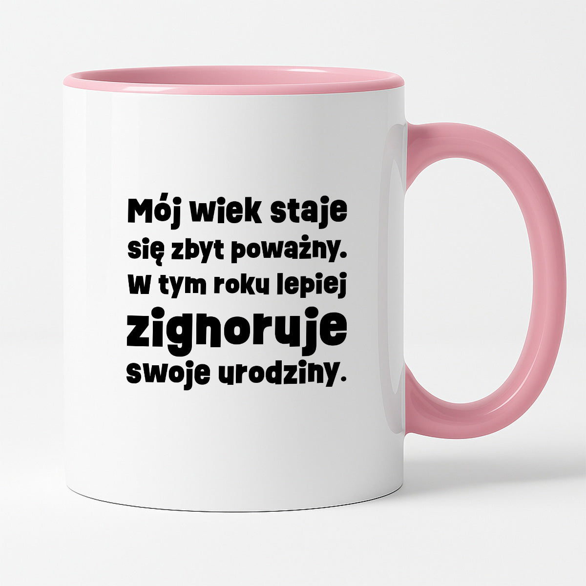 Kubek z nadrukiem "mój wiek staje się zbyt poważny. W tym roku lepiej zignoruje swoje urodziny."