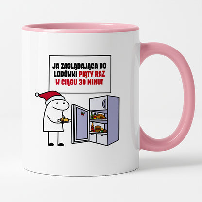 Kubek świąteczny mem "Ja zaglądająca do lodówki piąty raz w ciągu 30 minut"