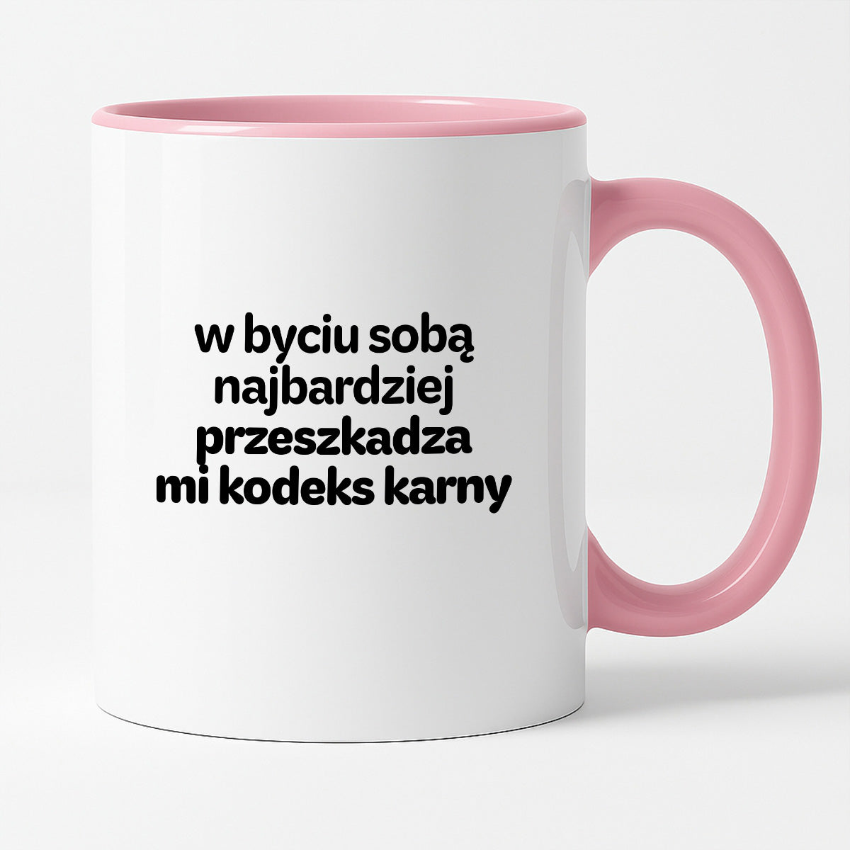 Kubek z nadrukiem - "w byciu sobą najbardziej przeszkadza mi kodeks karny"