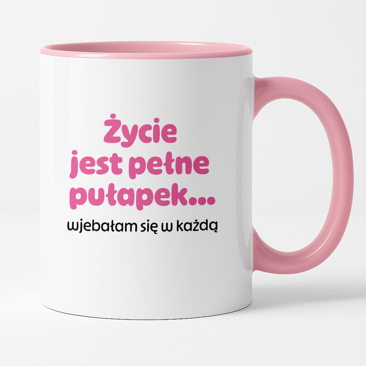 Kubek z nadrukiem - "Życie jest pełne pułapek - wjebałam się w każdą" - RÓŻ