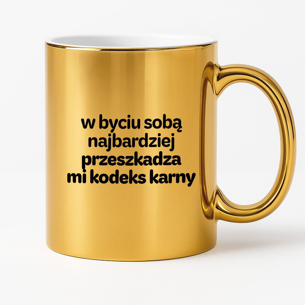 Kubek z nadrukiem - "w byciu sobą najbardziej przeszkadza mi kodeks karny"
