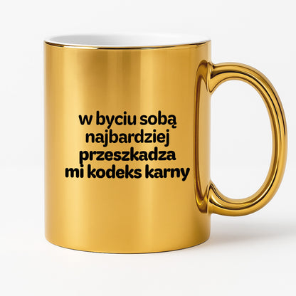 Kubek z nadrukiem - "w byciu sobą najbardziej przeszkadza mi kodeks karny"
