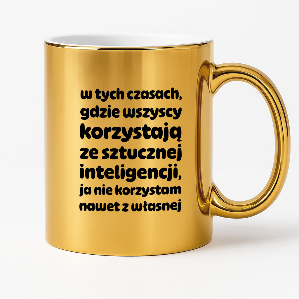 Kubek z nadrukiem "w tych czasach, gdzie wszyscy korzystają ze sztucznej inteligencji, ja nie korzystam nawet z własnej"