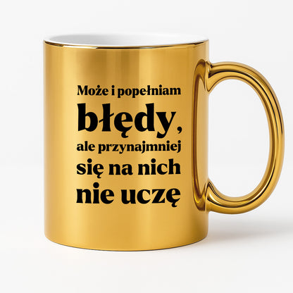 Kubek z nadrukiem - "Może i popełniam błędy, ale przynajmniej się na nich nie uczę"