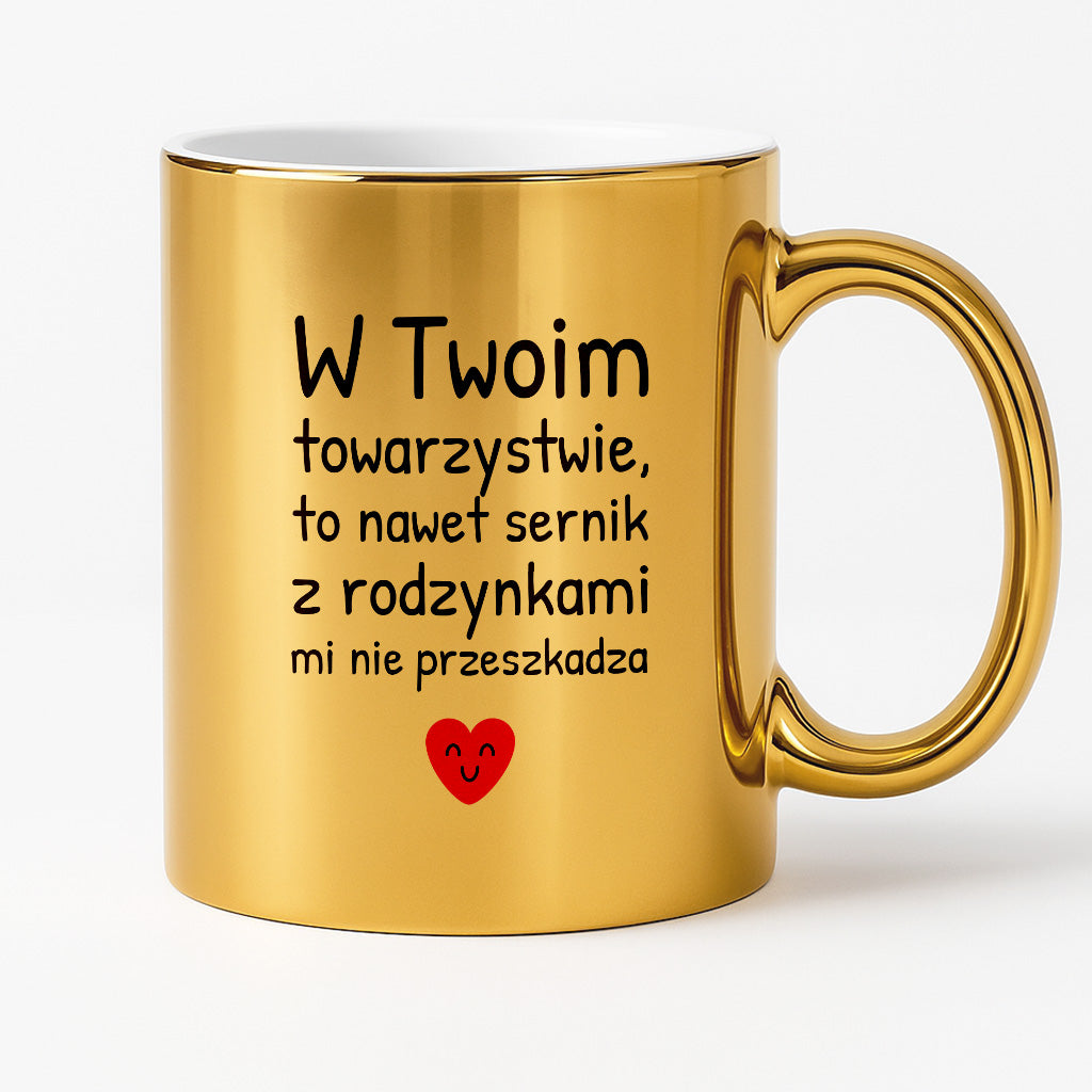 Kubek z nadrukiem - "W Twoim towarzystwie, to nawet sernik z rodzynkami mi nie przeszkadza"